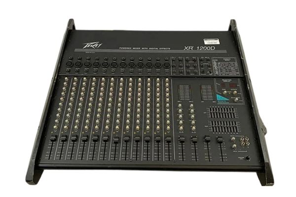 Bàn Mixer Peavey XR1200D