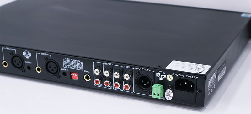 ITC TF-01S22 được thiết kế với 5 kênh vào MIC và 3 kênh Aux ITC TF-01S22 được thiết kế với 5 kênh vào MIC và 3 kênh Aux