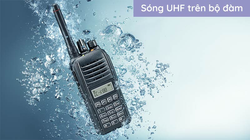 Sóng UHF ứng dụng cho các bộ đàm để đàm thoại, liên lạc giữa các bộ phận trong trung tâm thương mại,...